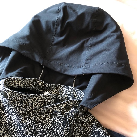 Lululemon Jacket with Removable Hood Size 4 - Picture 10 of 12